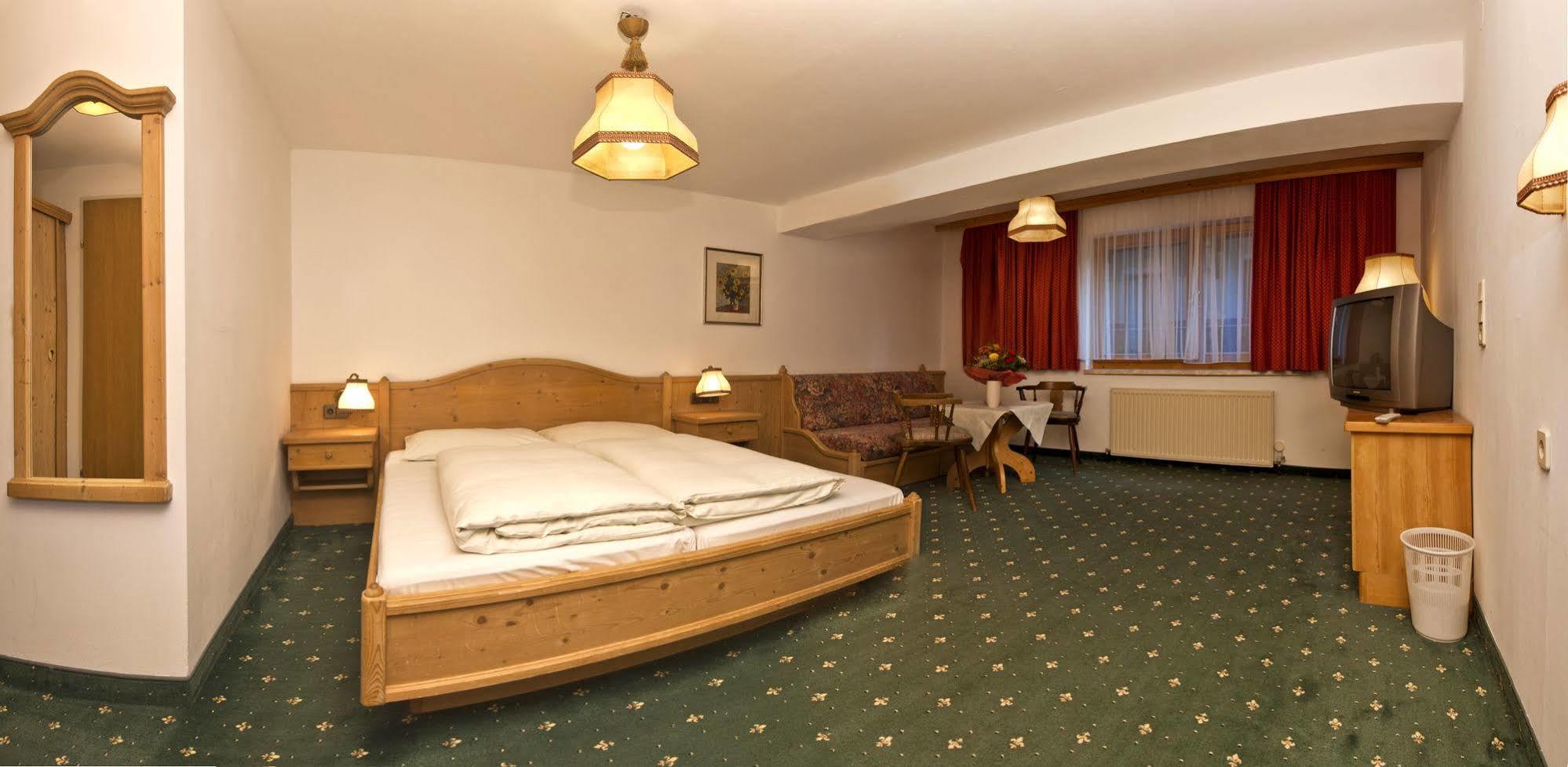 Hotel Batzenhaeusl Seefeld in Tirol Exterior foto